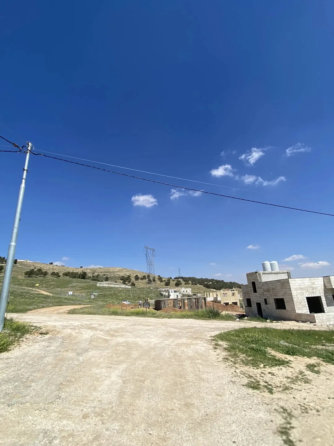 أرض سكنية مميزة للبيع في بيرين – حوض مرحب جمعان