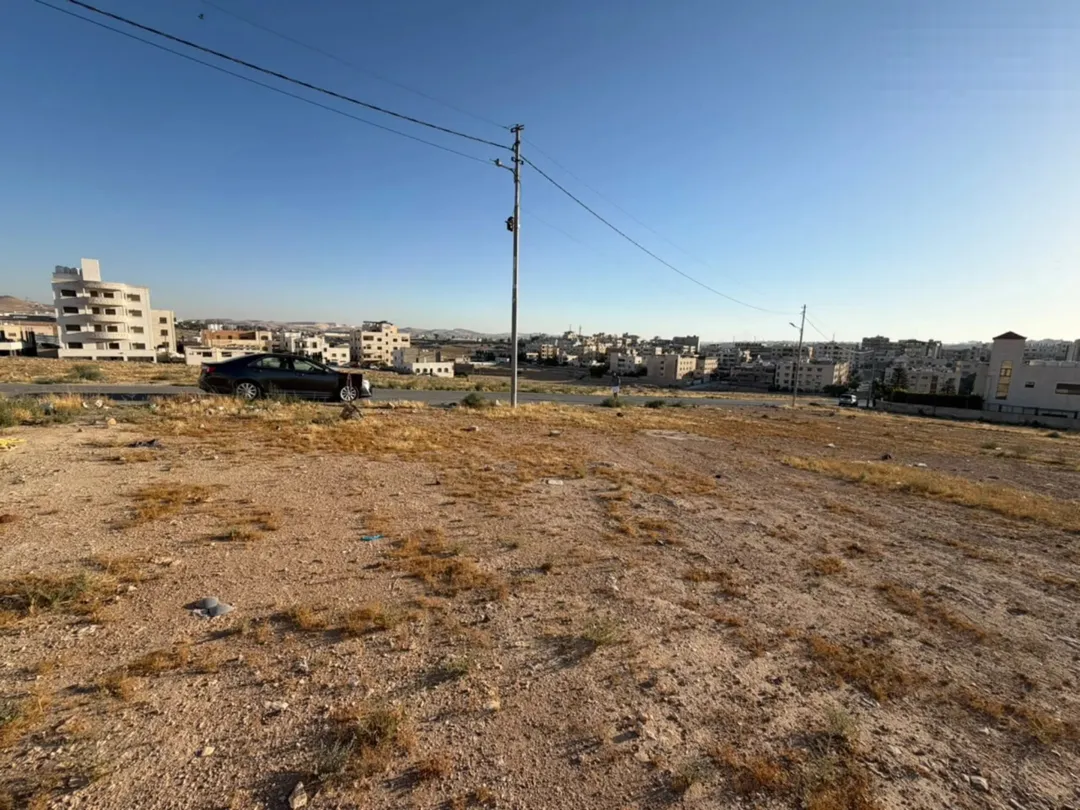 أرض سكنية مميزة للبيع في الزرقاء – جبل طارق بمساحة 772 متر مربع