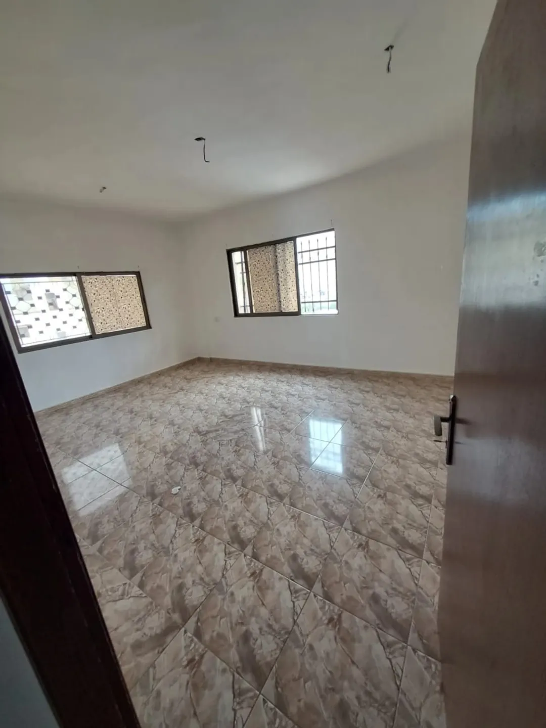 شقق سكنية مميزة للبيع في السخنة – الزرقاء