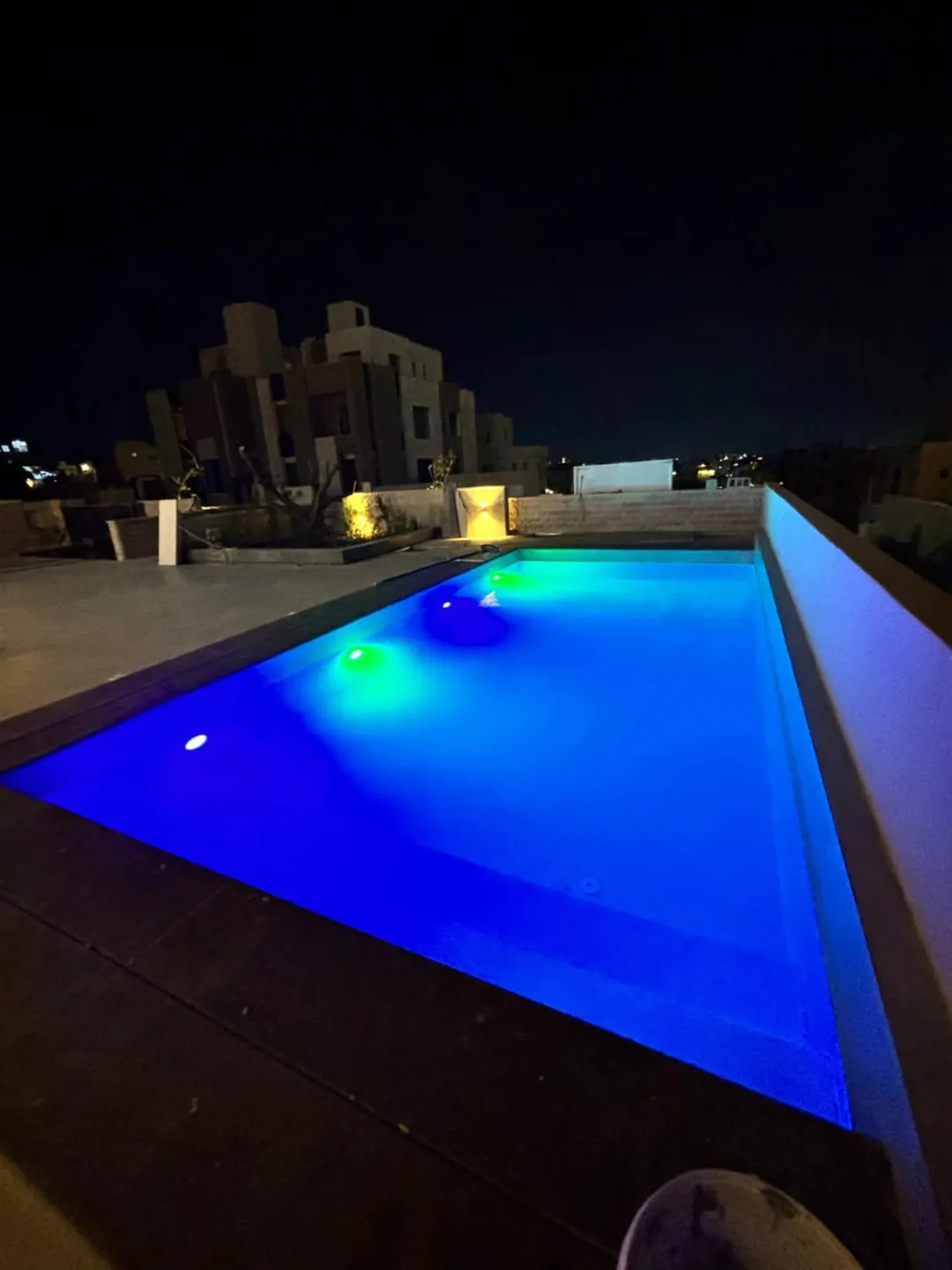 فيلا مستقله جديده والوحيده في الراهبات للبيع