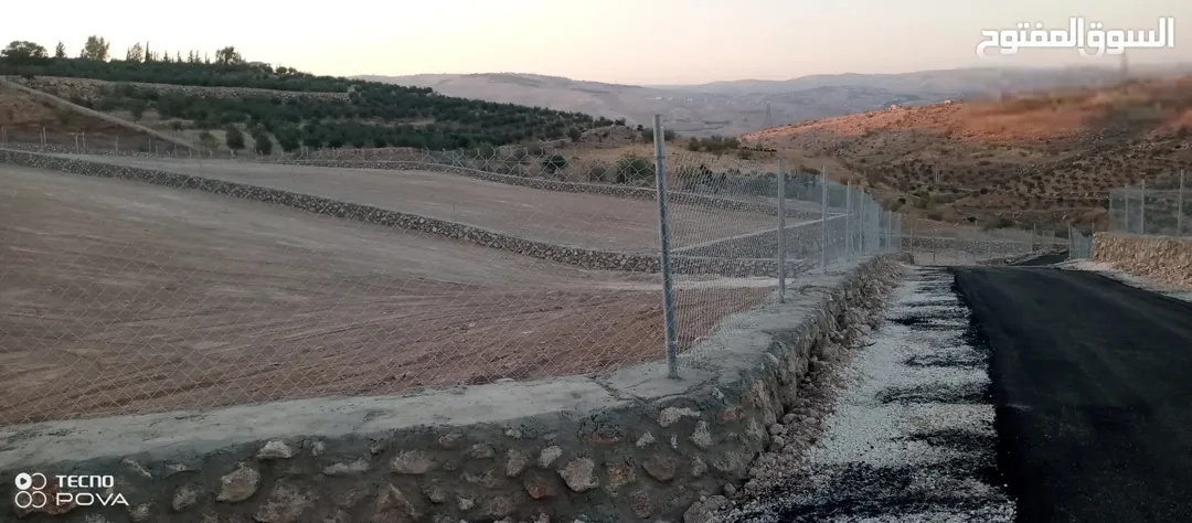مزرعة مميزة للبيع في صروت على ثلاثة شوارع