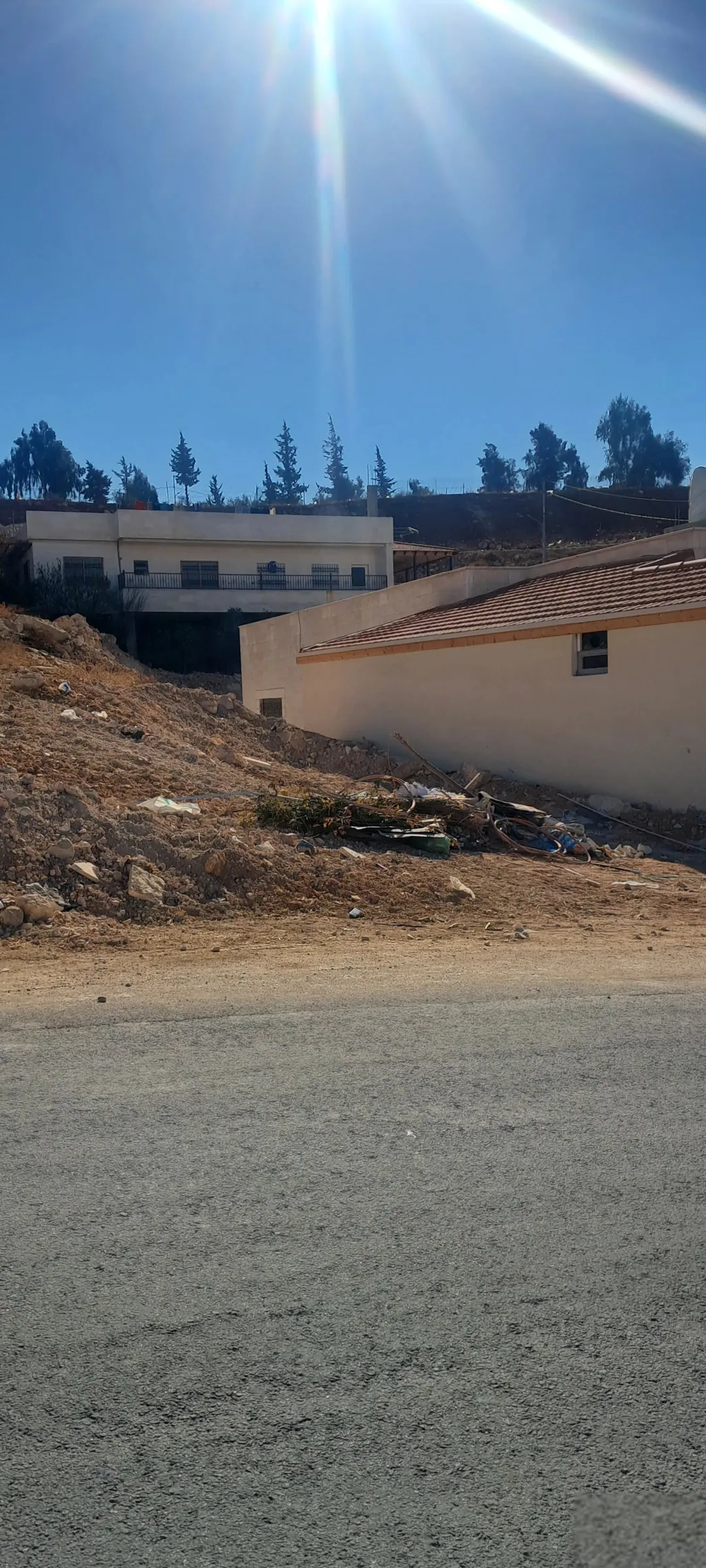 قطعة أرض فاخرة في طبربور قريبة من فندق الجيش بمساحة 556 متر مربع للبيع