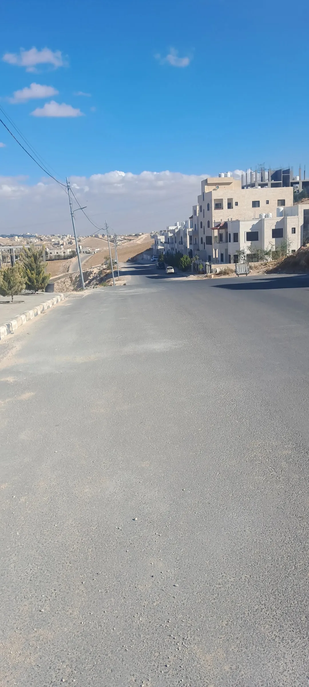 قطعة أرض فاخرة في طبربور قريبة من فندق الجيش بمساحة 556 متر مربع للبيع