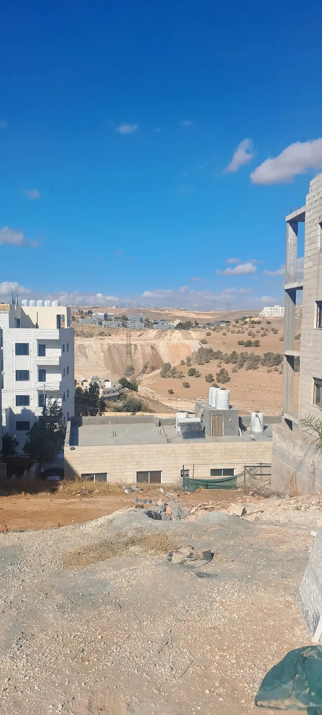 قطعة أرض فاخرة في طبربور قريبة من فندق الجيش بمساحة 556 متر مربع للبيع