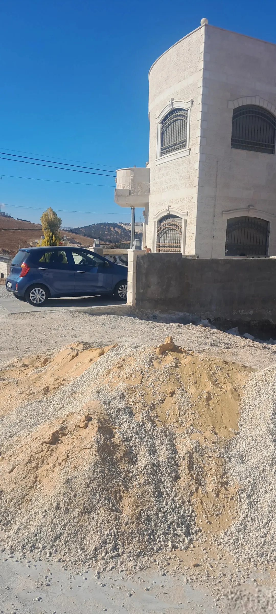 قطعة أرض فاخرة في طبربور قريبة من فندق الجيش بمساحة 556 متر مربع للبيع