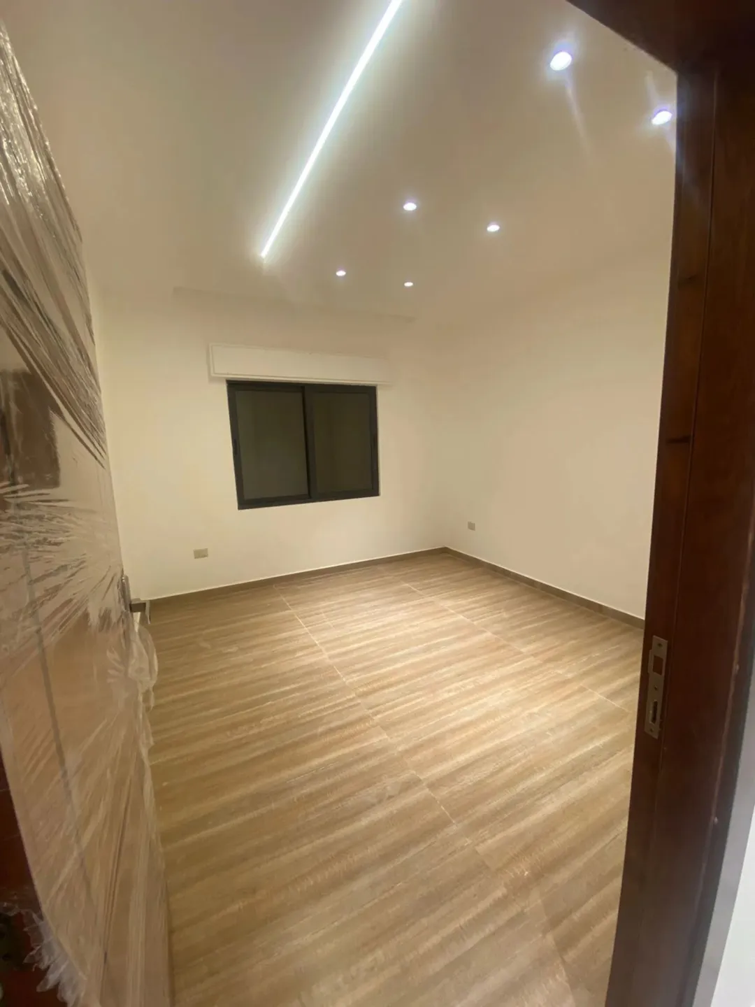 شقة فاخرة جديده لم تسكن في طبربور بسعر لقطه لقطة بتشطيبات فاخرة جدا جدا جدا جدا