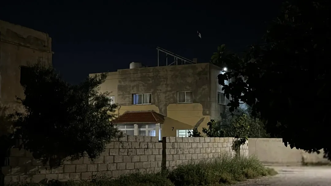 بيت مستقل طابقين بالكامل مع بستان واسع