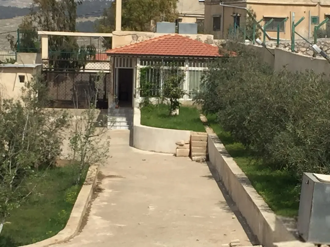 ارض مميزة للبيع في جرش بالقرب من مقام النبي هود