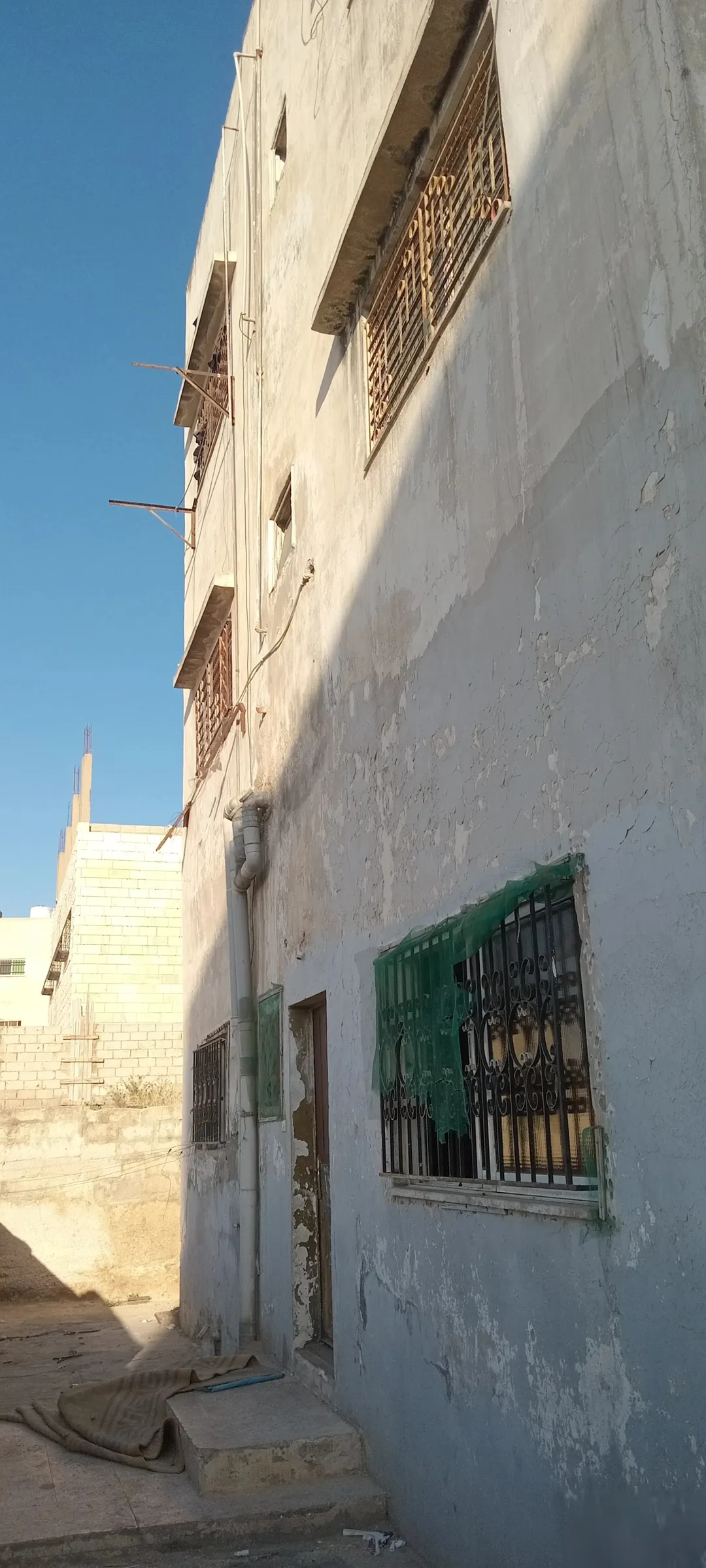 عمارة سكنية للبيع في أم نوارة – عمان