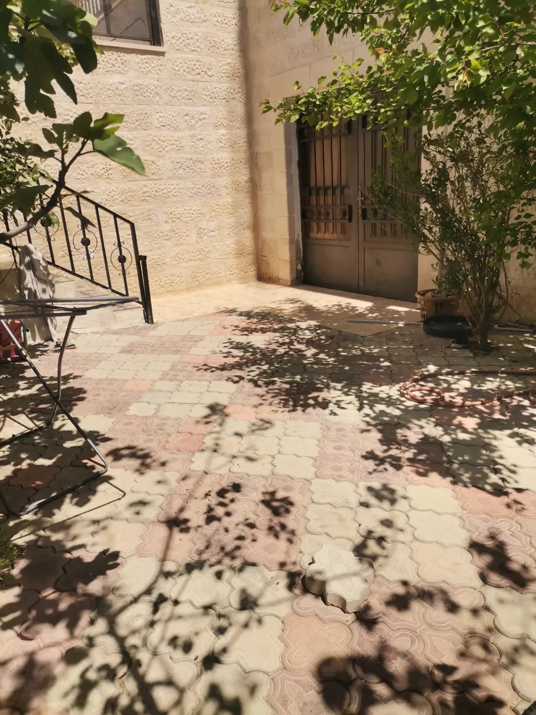 شقة للبيع بالقرب من دوار الحويان شارع الحرية اسكان المالية وزراعة