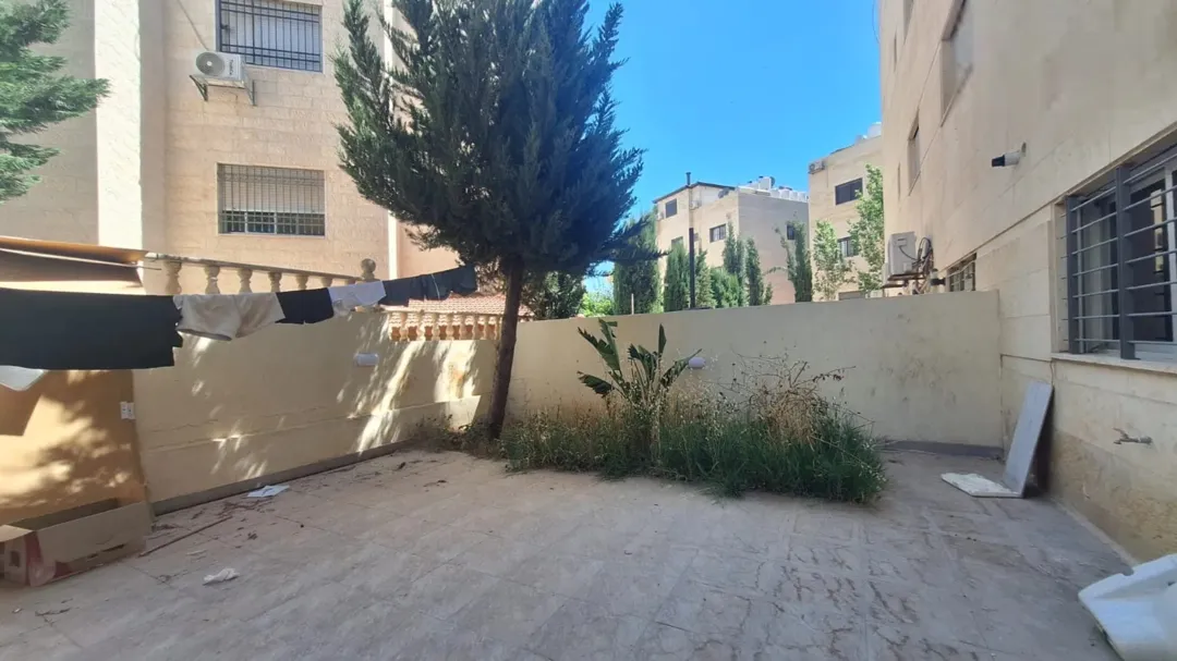 شقة للبيع في أم السماق خلف مكة مول بمساحة واسعة وجلسة خارجية