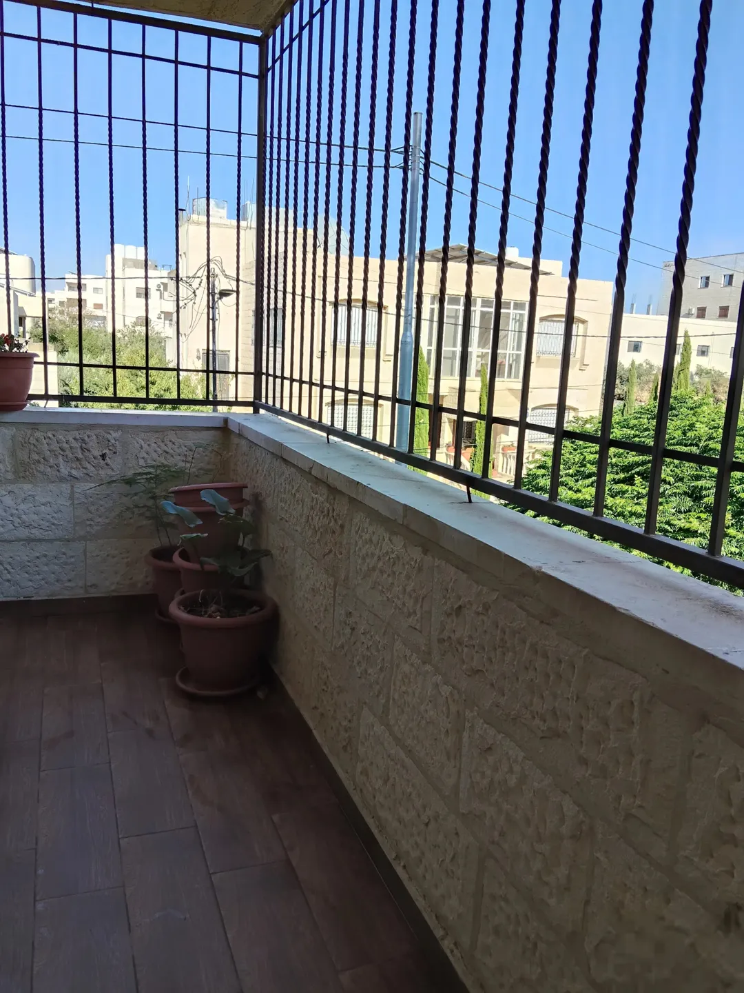 شقة مميزة للبيع في الحي الشرقي – إربد