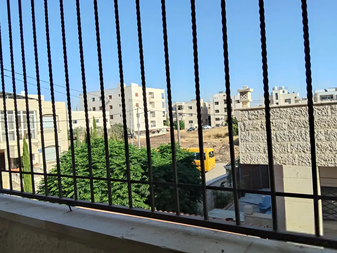 شقة مميزة للبيع في الحي الشرقي – إربد