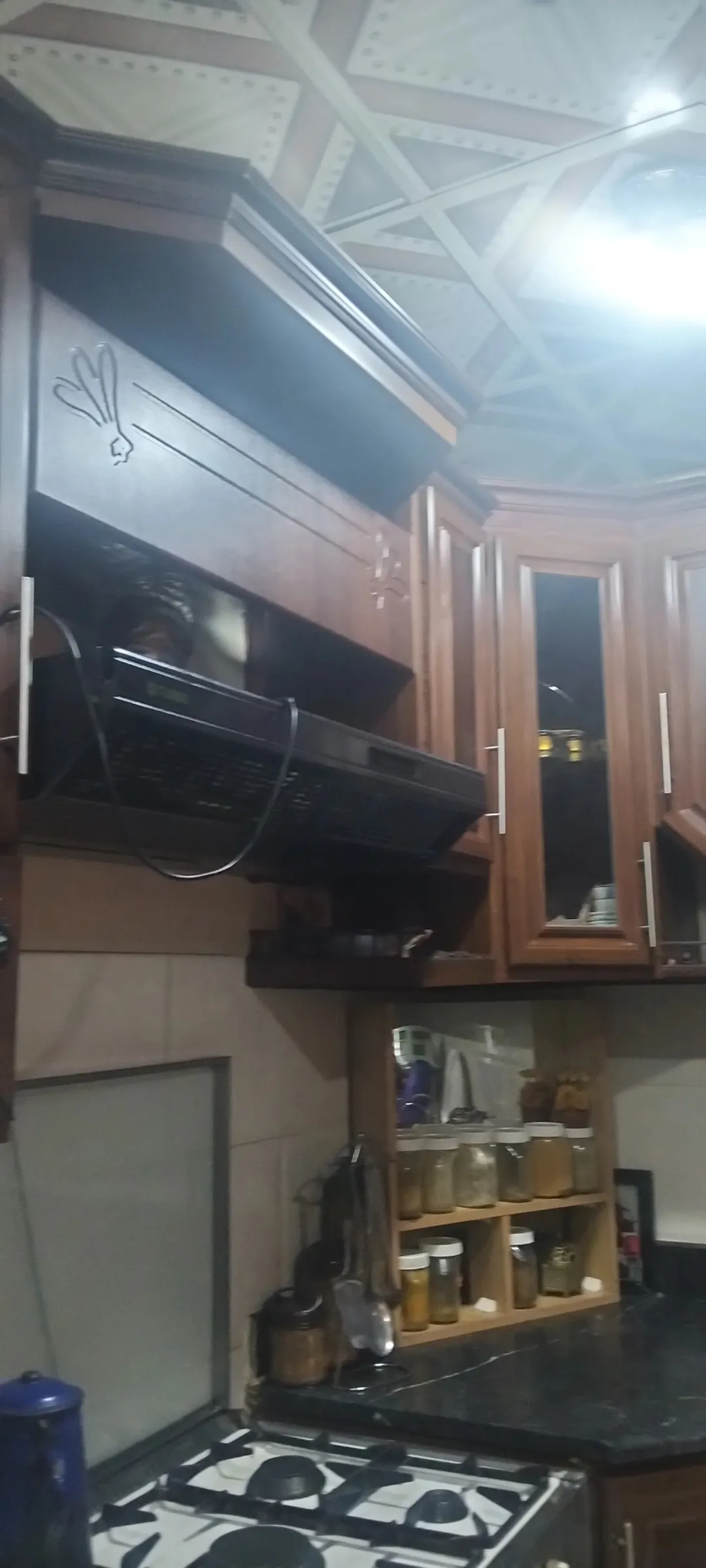 منزل مستقل للبيع في سحاب – ثلاث طوابق مع روف