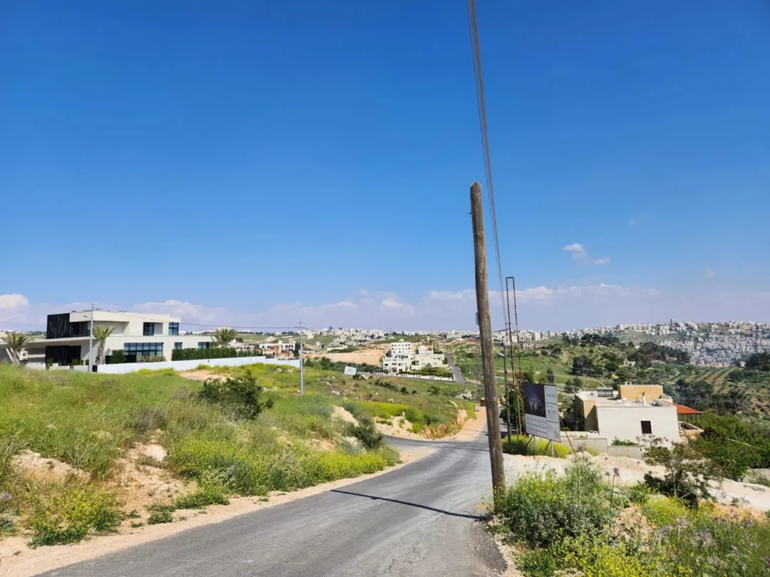 قطعة مميزة 2400 متر حوض ابو ركبة بالقرب من بدر الجديده منطقه فلل وقصور
