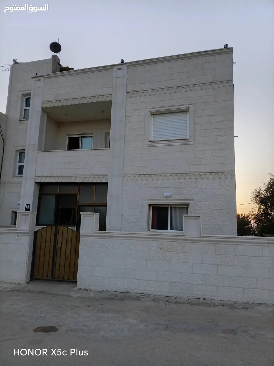 بيت طابقين مستقل