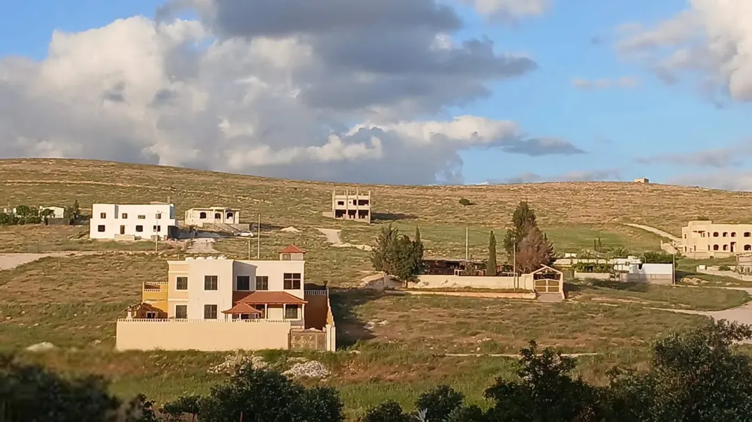 قطعة ارض اراضي المفرق عين و المعمريه ( مباشرة يمنع الوسطاء)