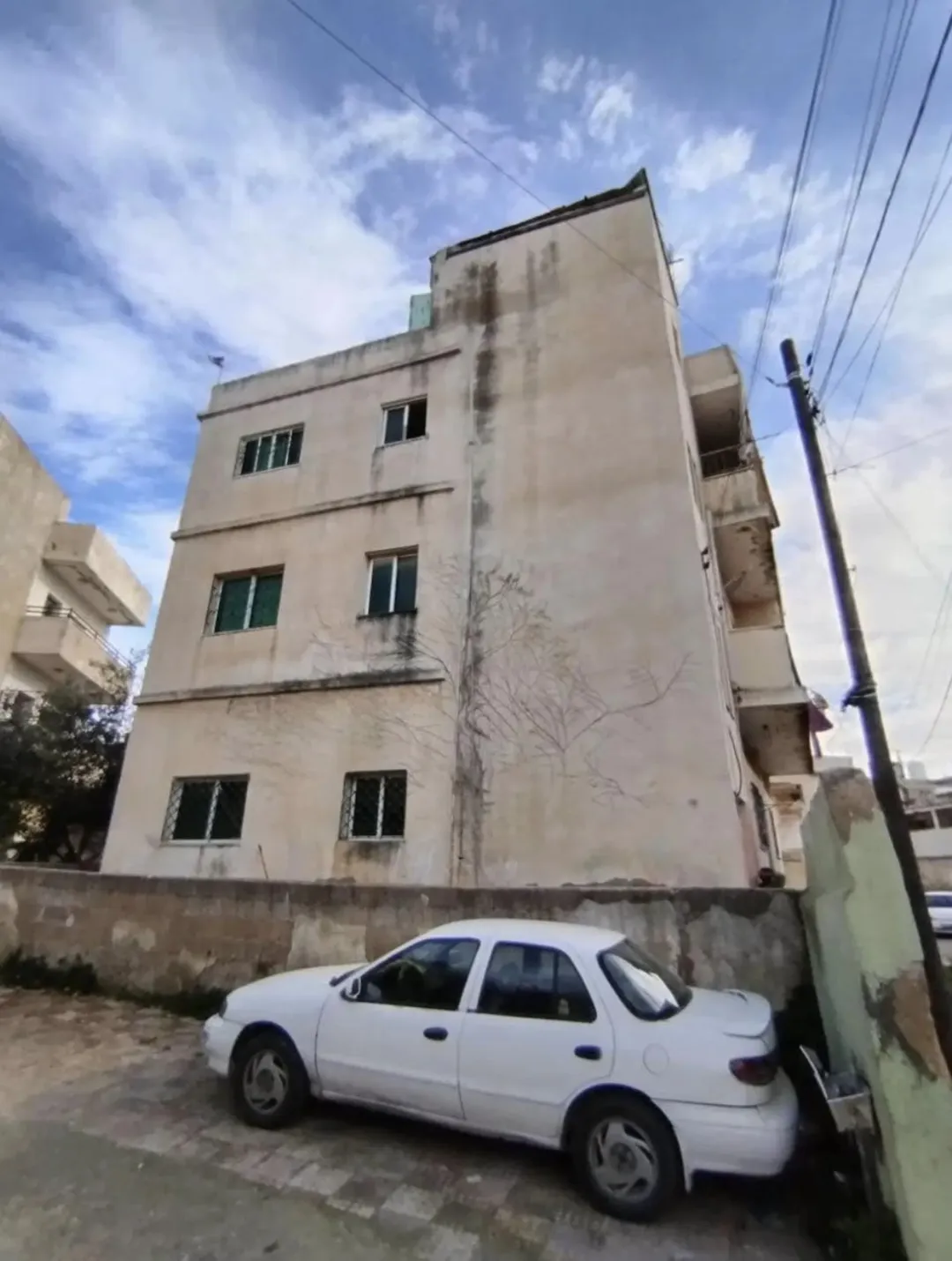 عمارة سكنية للبيع في السلط – منطقة الخندق