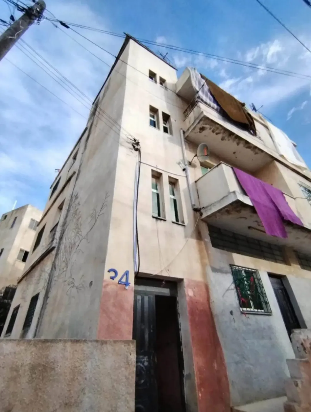 عمارة سكنية للبيع في السلط – منطقة الخندق