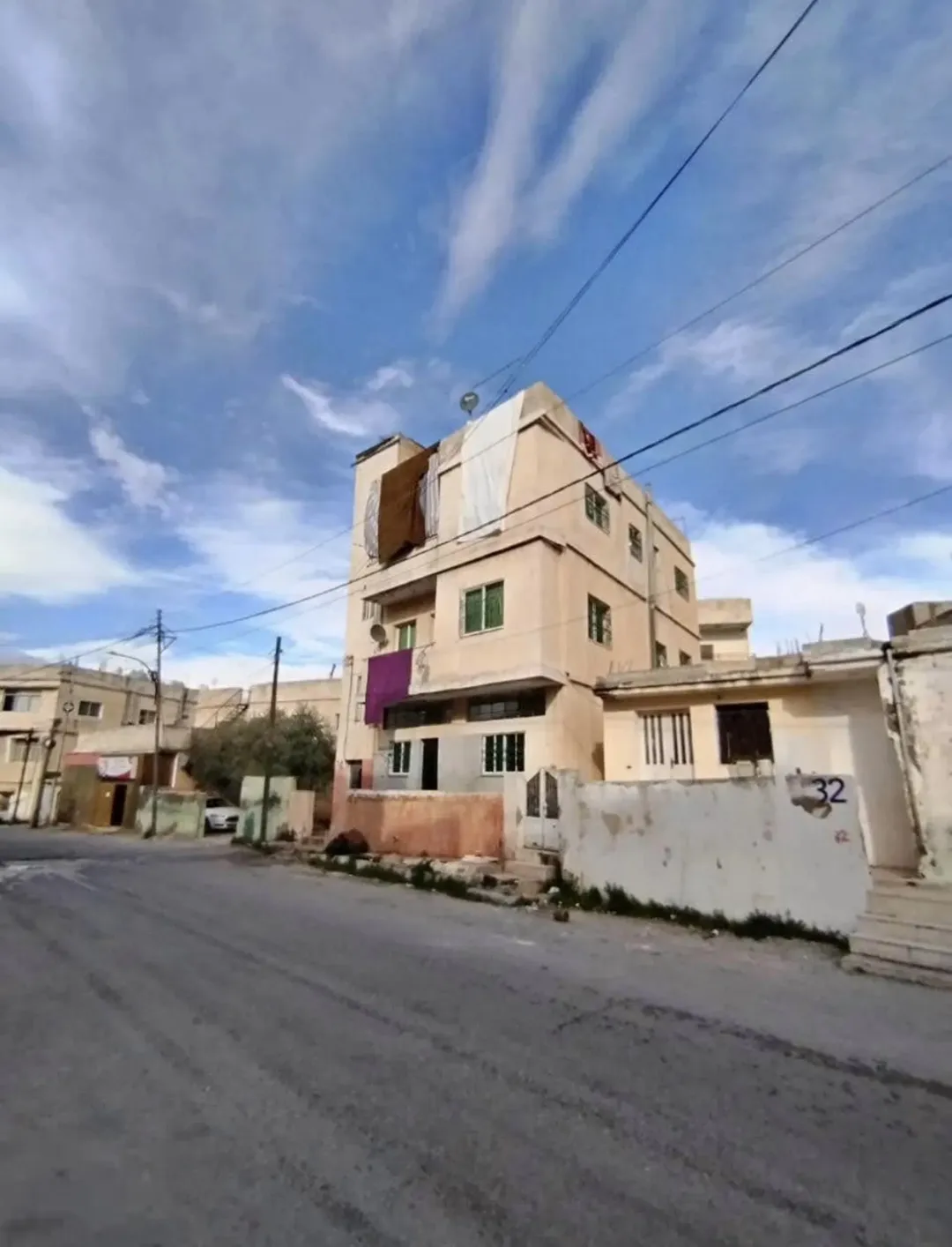 عمارة سكنية للبيع في السلط – منطقة الخندق