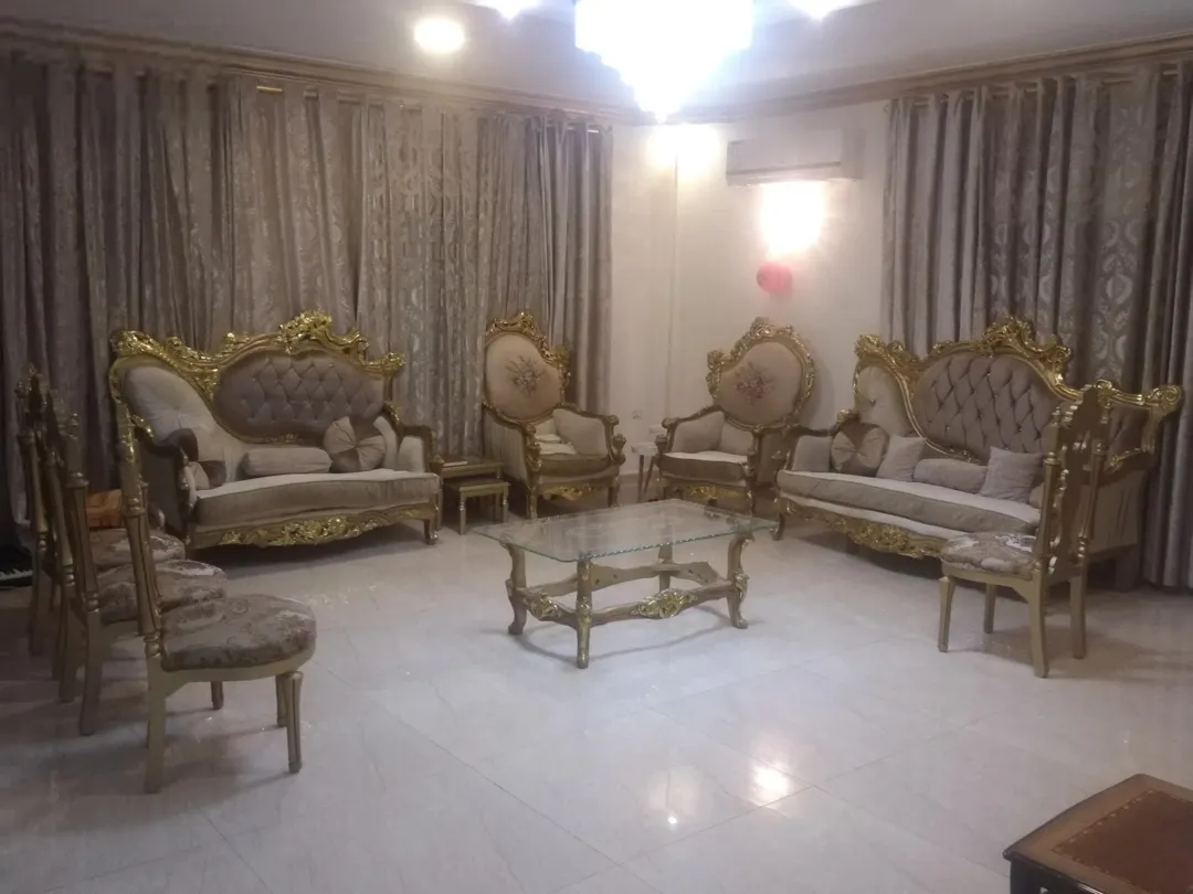 فيلا فاخرة للبيع في المفرق بمساحات واسعة