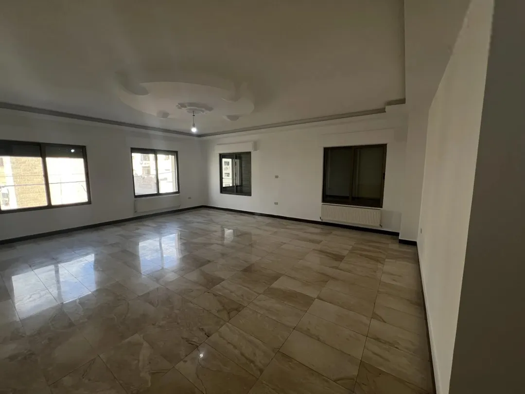 شقة مميزة للبيع في الرابية بالقرب من شارع المدينة المنورة بسعر 100,000 دينار أردني