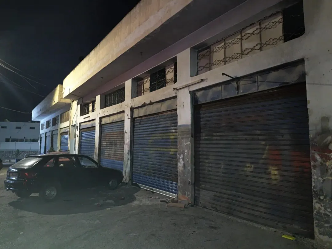 مجمع حرفي متميز للبيع في منطقة البترواي بالزرقاء بالقرب من ستاد الأمير محمد
