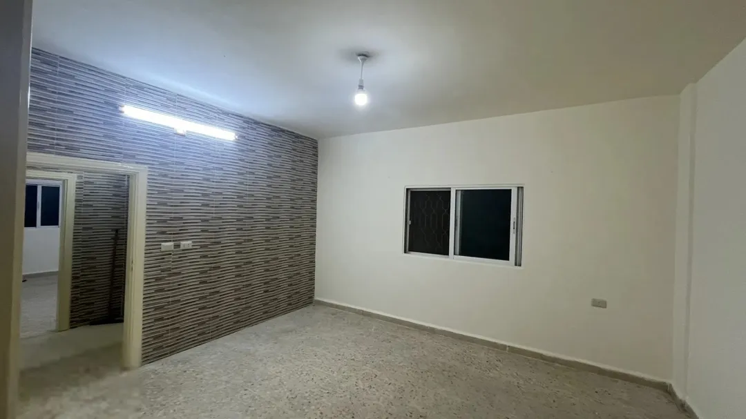 شقة سكنية للبيع في موقع متميز
