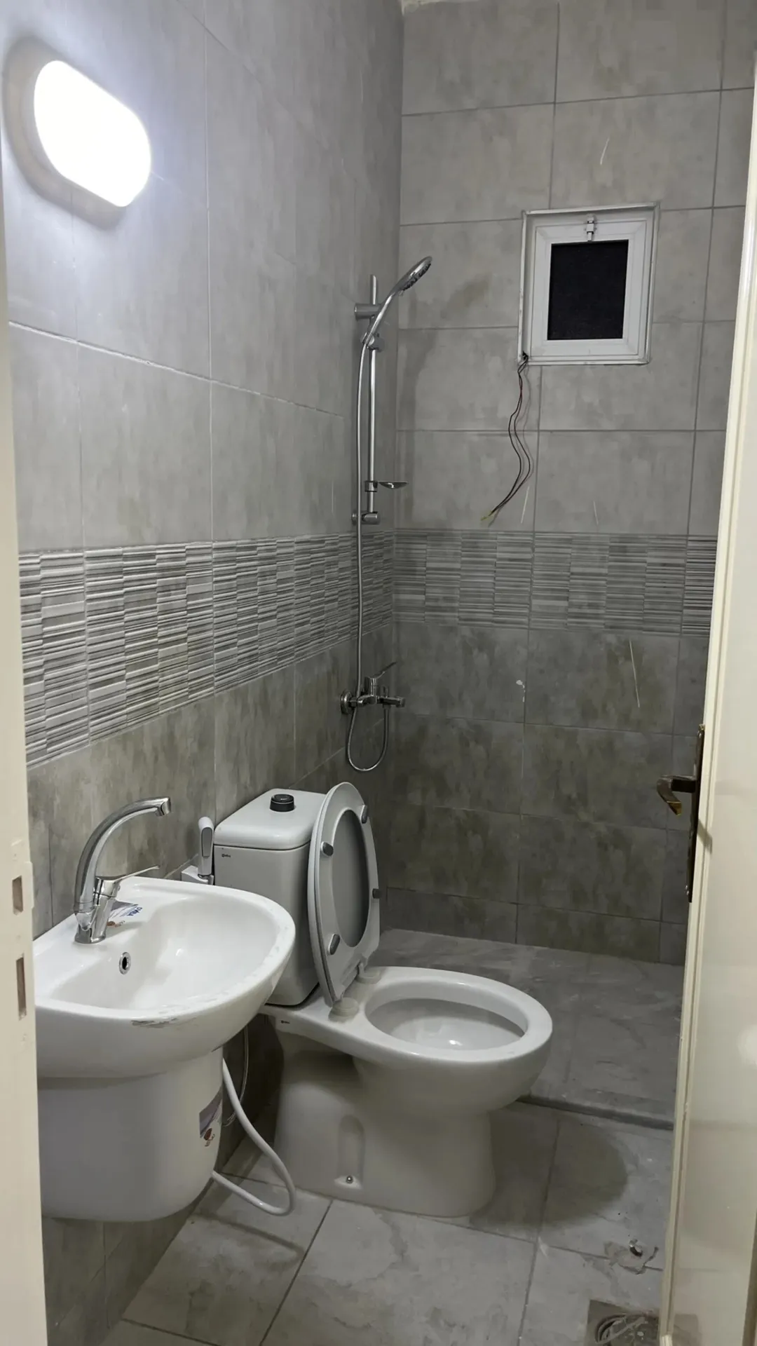 شقة سكنية للبيع في موقع متميز
