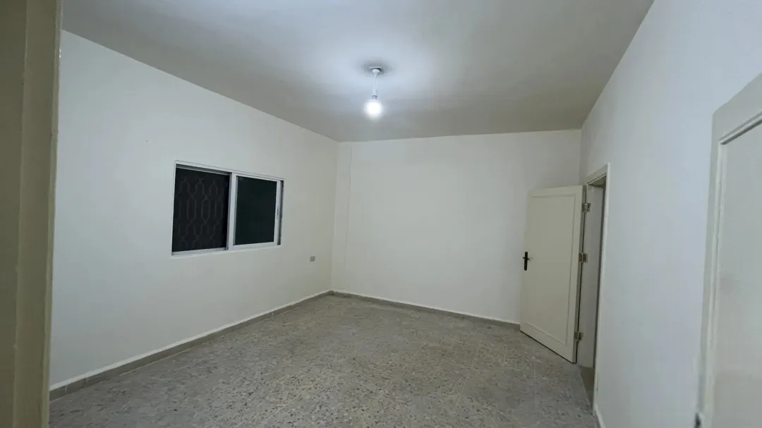شقة سكنية للبيع في موقع متميز