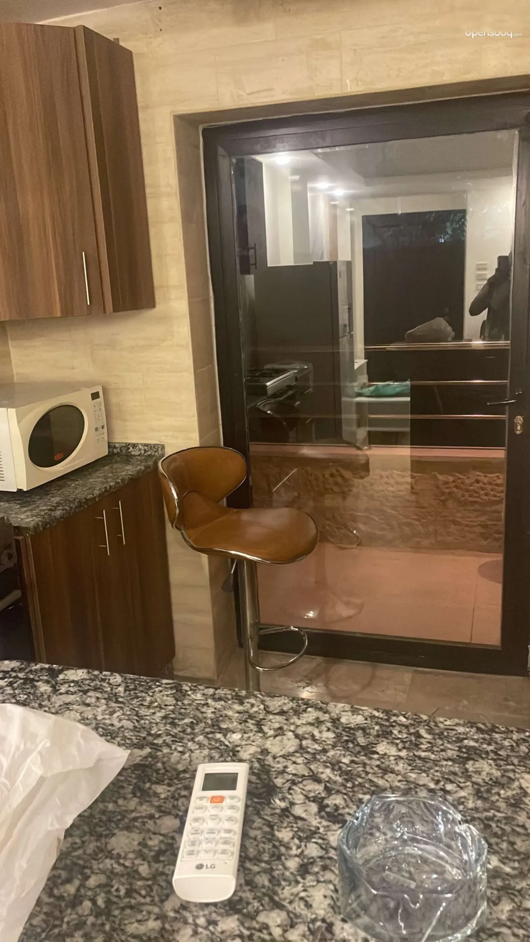 شقة فاخرة مفروشة للإيجار في قلب عبدون دير بالقرب من السفارتي السعودية والأمريكية – للإيجار اليومي أو الأسبوعي أو الشهري – عمان الاردن | ID 617573