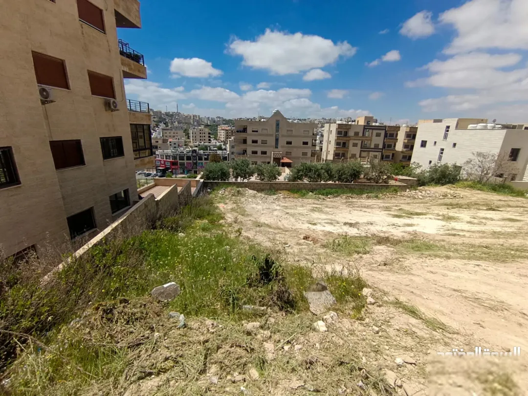 قطعة سكن ج في أجمل مناطق البنيات مطلة على السوق التجاري
