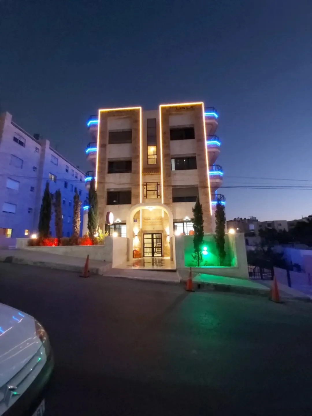 عمارة شقق فندقية مرخصة للبيع في الجبيهة – عمان