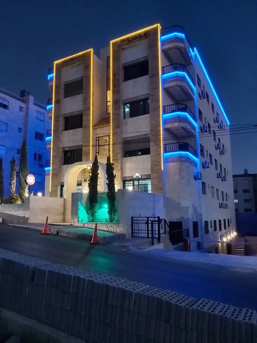 عمارة شقق فندقية مرخصة للبيع في الجبيهة – عمان