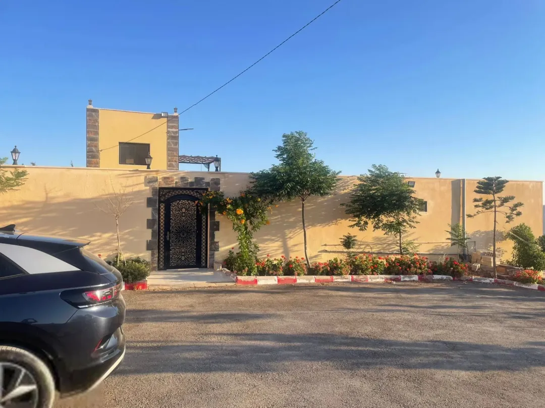 شاليه فاخر مع مسبح في جرش دحل موقع متميز