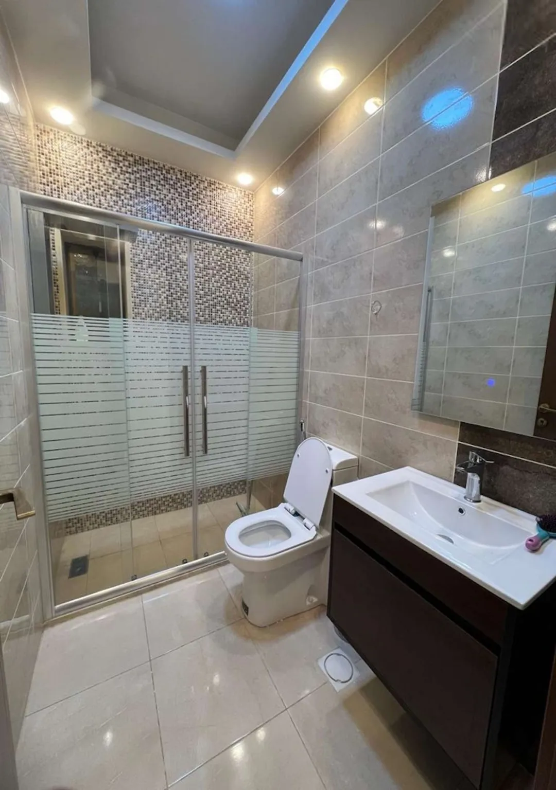 شقة مفروشة فاخرة في ضاحية الرشيد بالقرب من الجامعة والمستشفيات – عمان الاردن | ID 699755