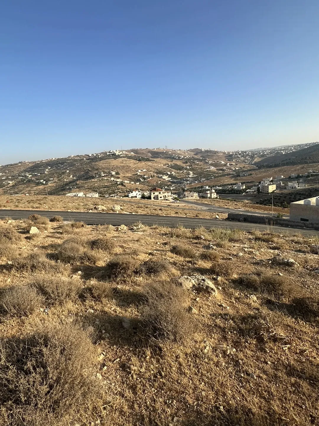 قطعة ارض للبيع (فُرصة العمر) بأجمل موقع في ام رمانة حي القاسم مقابل شفا بدران ، أجمل أطلالة