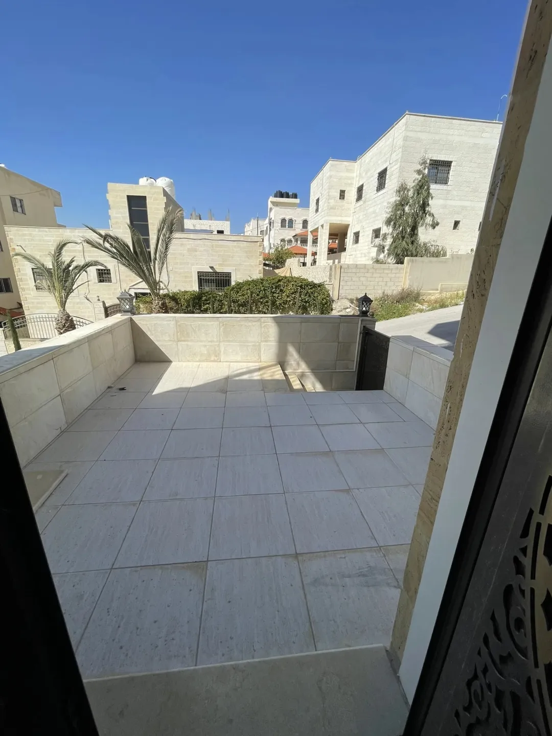 شقة طابق أرضي فاخرة في قلب ضاحية المدينة المنورة