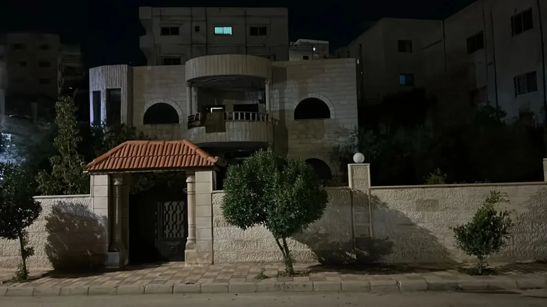 فيلا سكنية ذات تصنيف تجاري بموقع استراتيجي