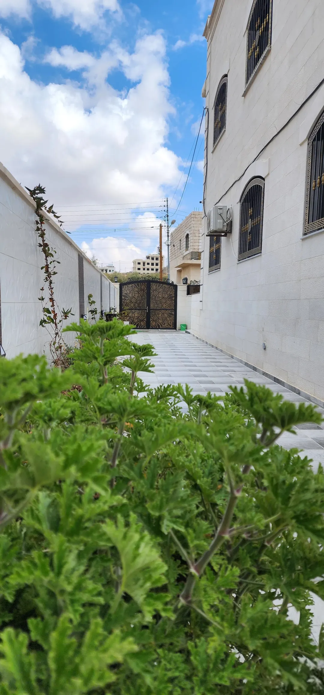 منزل شبه فيلا فاخر للبيع في اليادودة، عمان