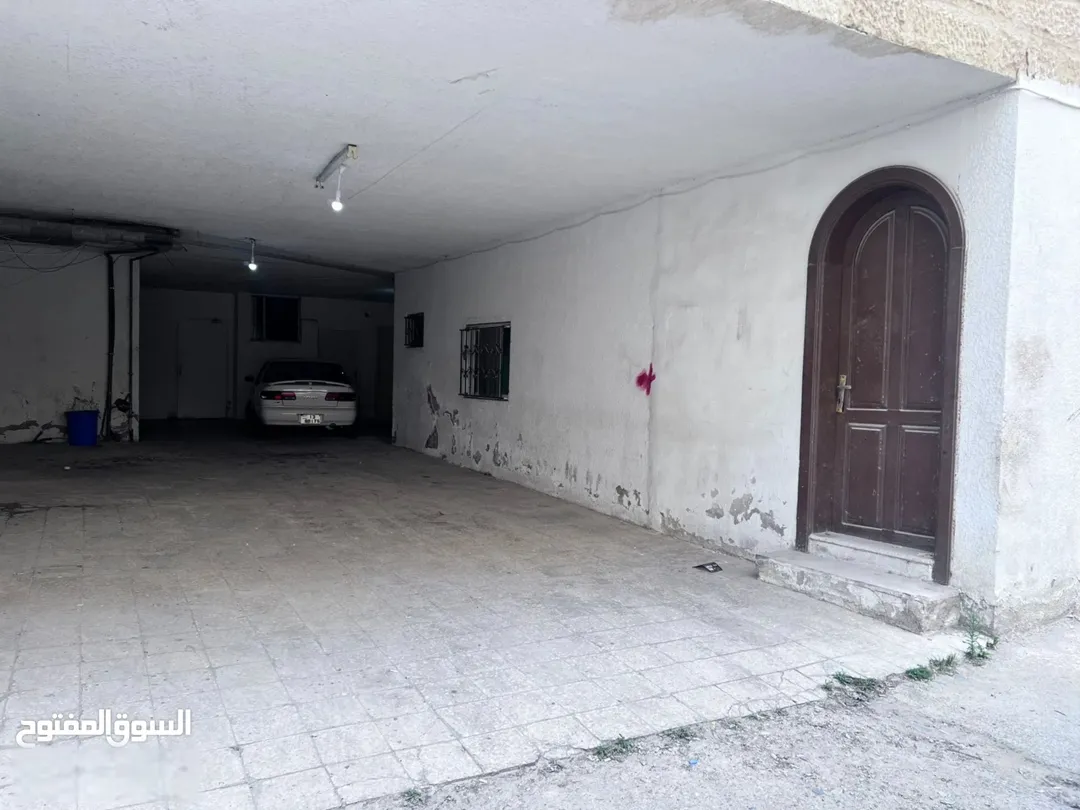 للبيع ارض مميزه مشرفه ومطله وعلى شارع رئيسي