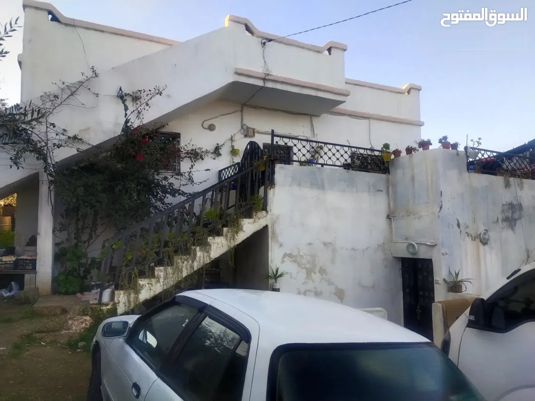 منزل طابقين للبيع