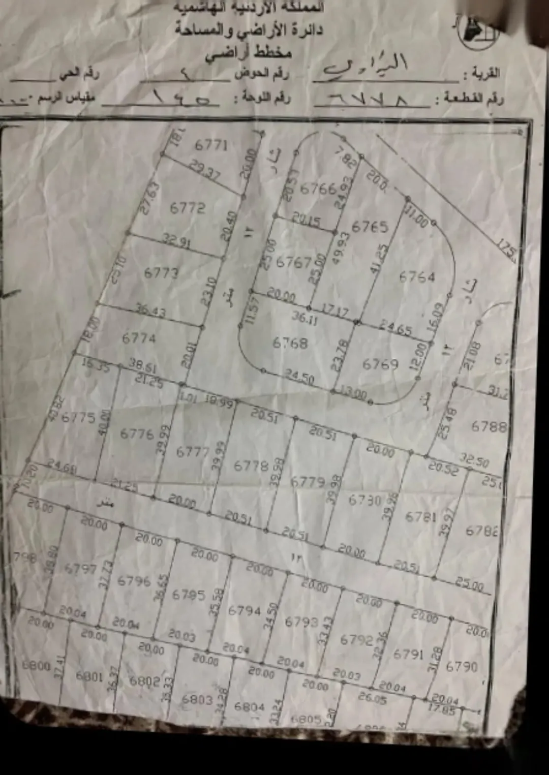 قطعة أرض سكنية متميزة مخدومة بشارعين مثالية لبناء المساكن
