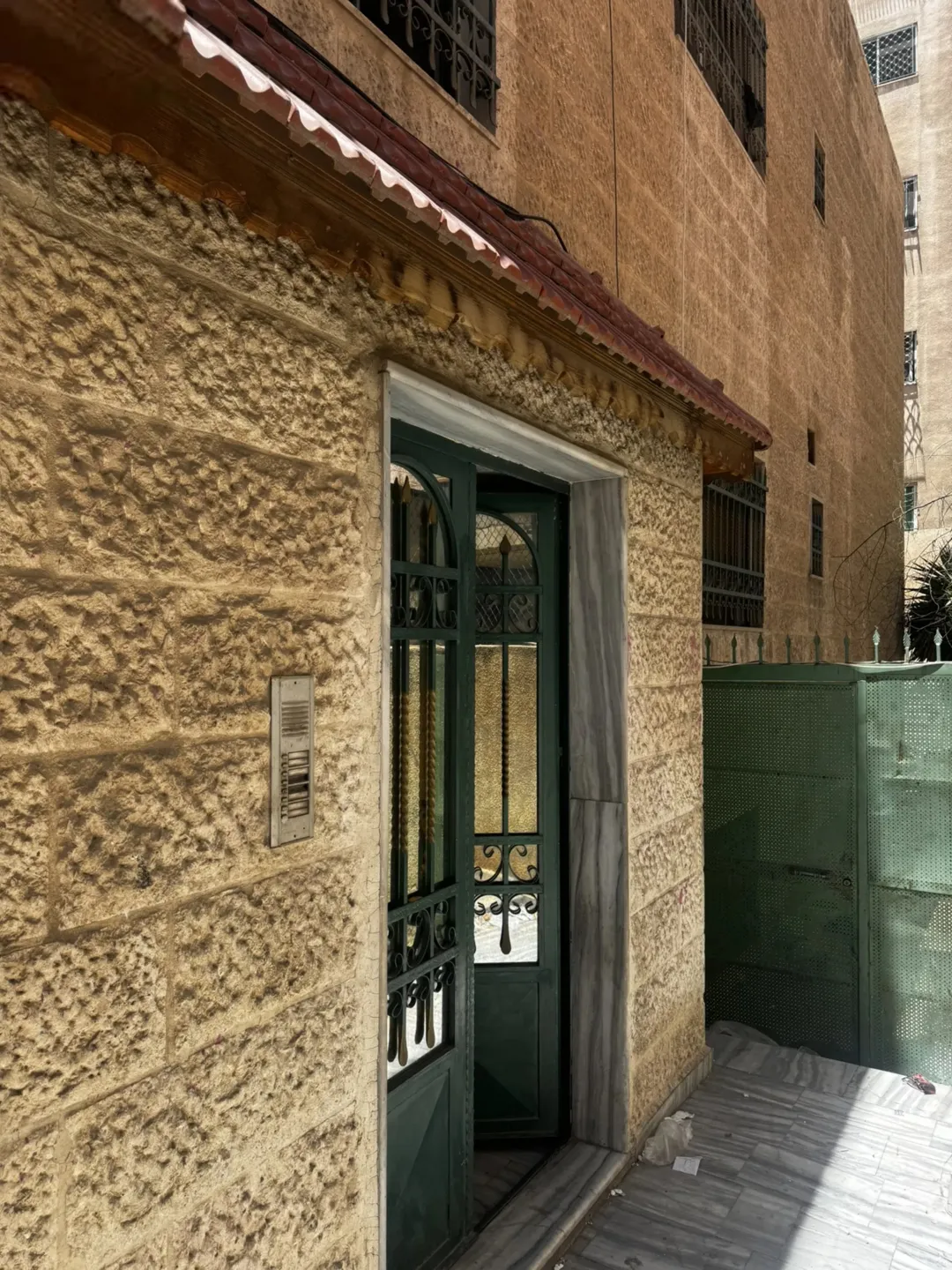 شقة مميزة للبيع في الطابق الأول – ماركا