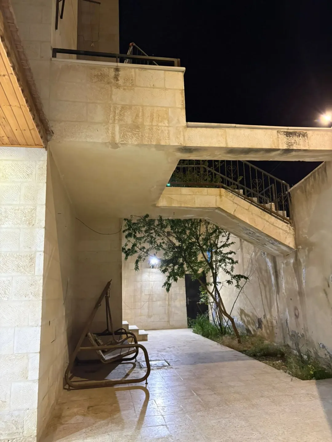 منزل فاخر للبيع في الزرقاء الجديدة بتشطيبات راقية