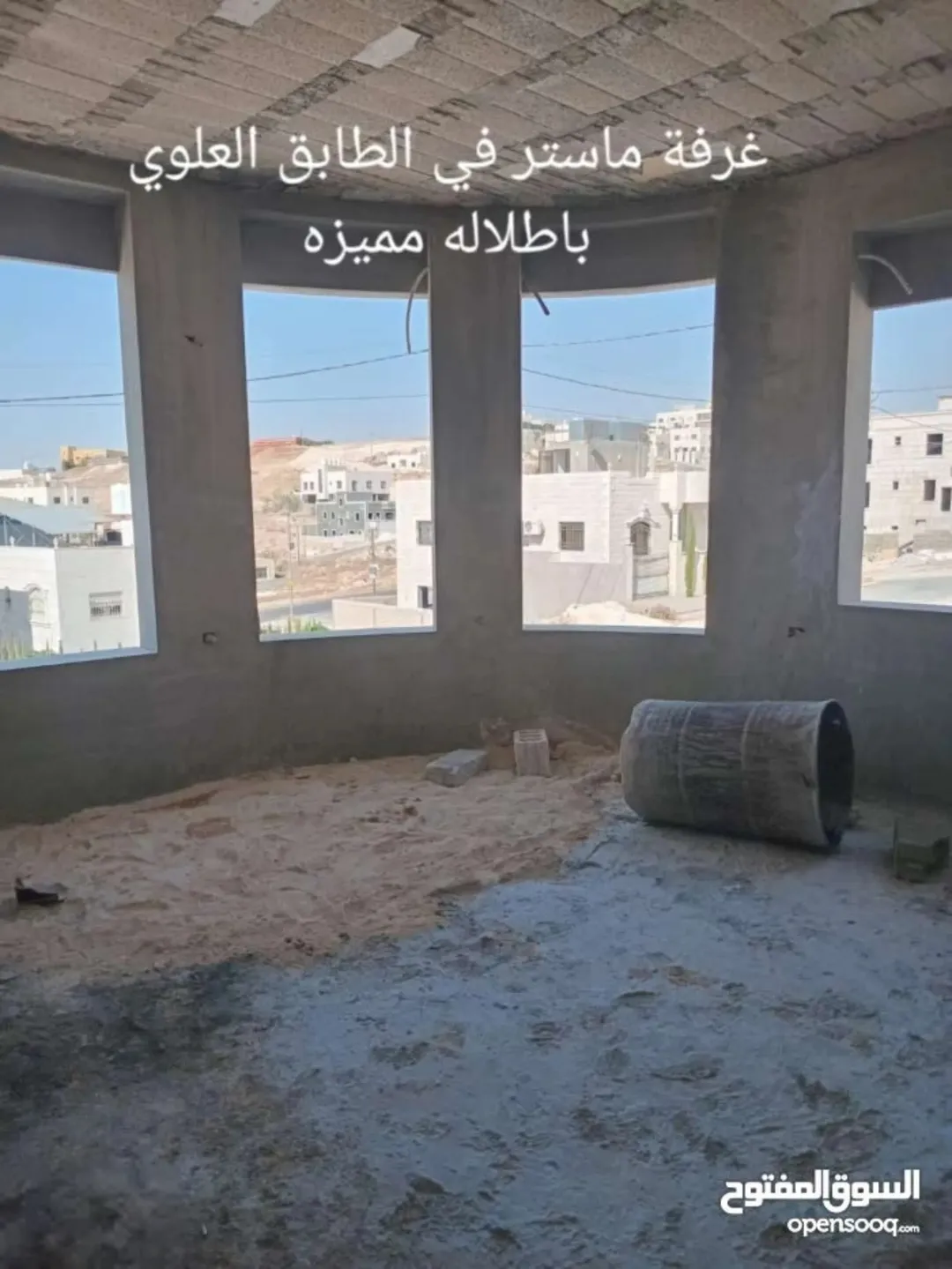 منزل شبه فيلا فاخر للبيع في المستده