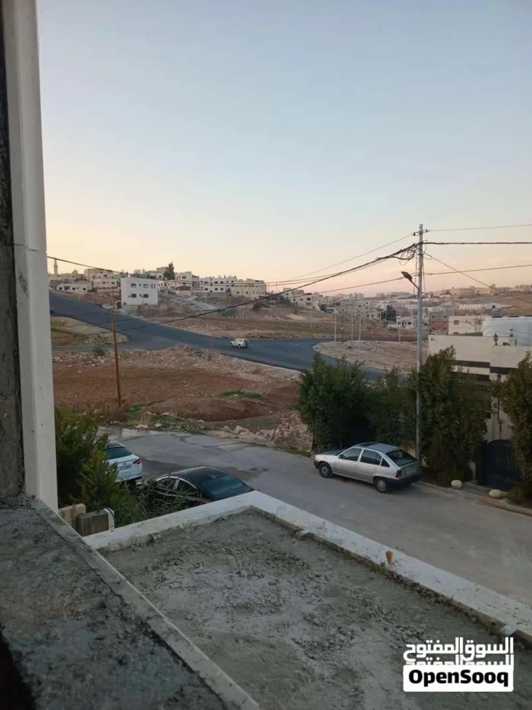 منزل شبه فيلا فاخر للبيع في المستده