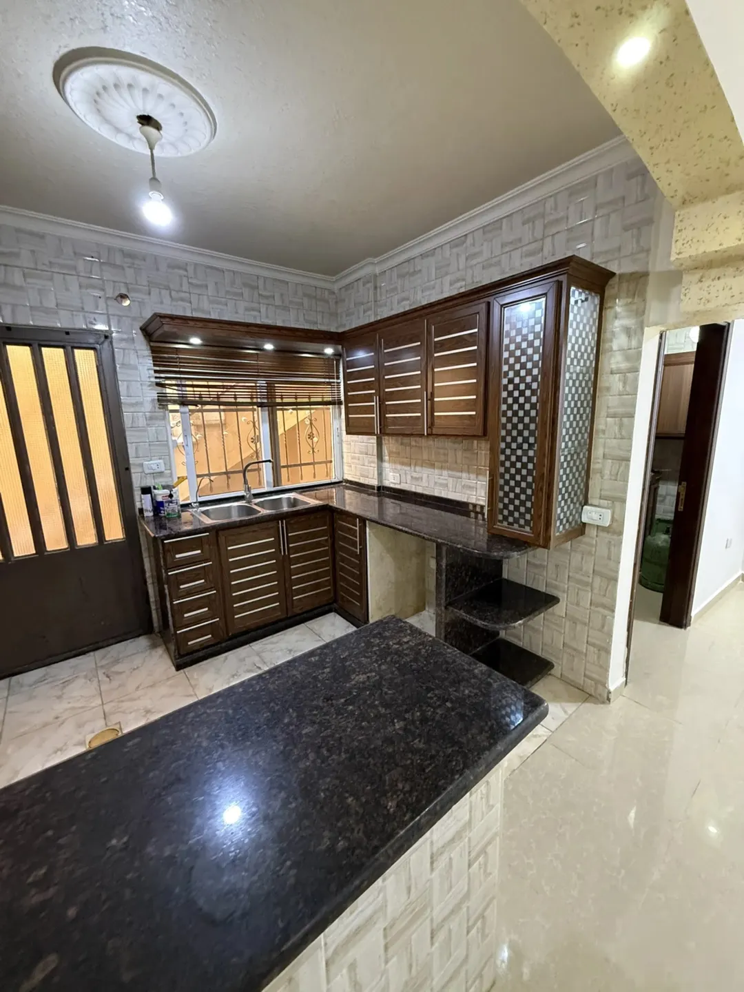 شقة للبيع في جبل طارق – الزرقاء