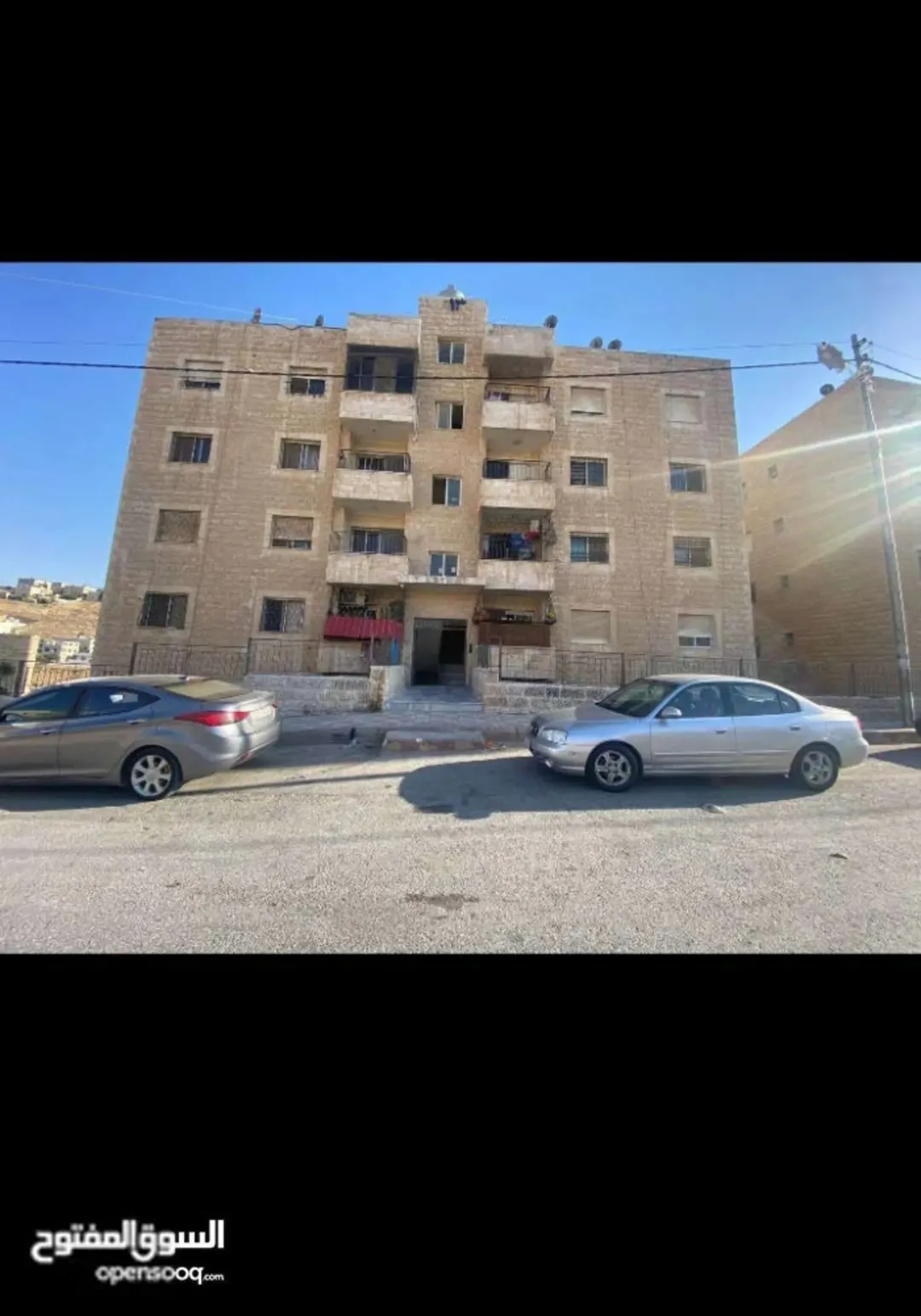 شقة للبيع طابق اول 3غرف نوم وصالة برندة وحمامين..عمر البناء 16 سنة..ماركا الجنوبية