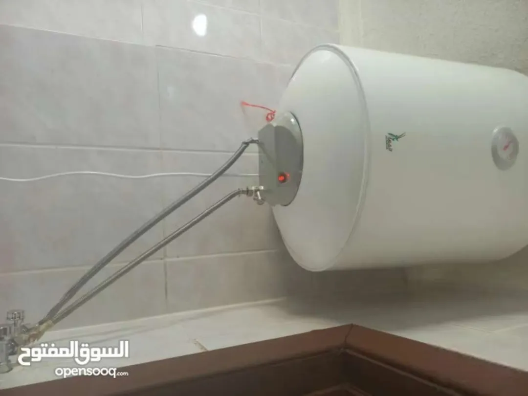 شقة للبيع طابق اول 3غرف نوم وصالة برندة وحمامين..عمر البناء 16 سنة..ماركا الجنوبية